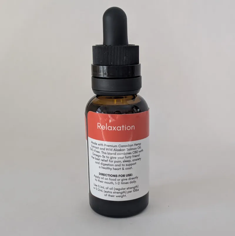 L'étiquette latérale de l'huile de CBD pour animaux CBDNorth montrant le dosage et les informations sur le produit.