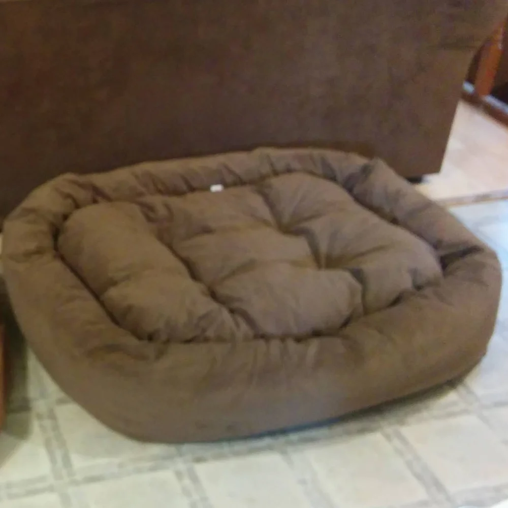 Lit de luxe pour chien Mammoth marron avec traversin.